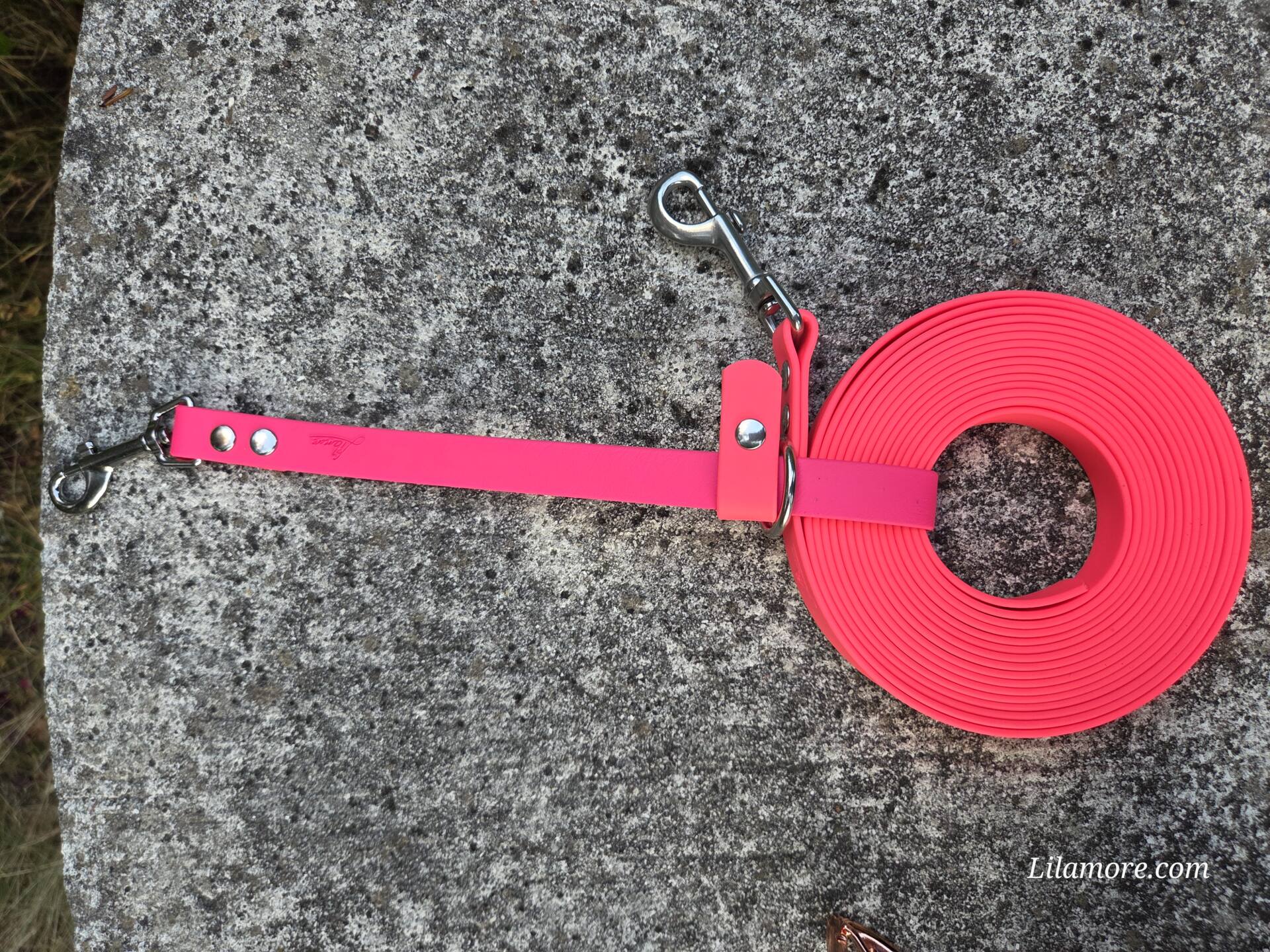 Schleppleinen-Halter aus BioThane Neon Pink mit Akzent – Bild 2