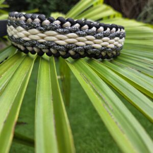 HU 42-50 cm Geflochtenes Paracord-Halsband Pavimento mit BioThane Verschluss Schwarz